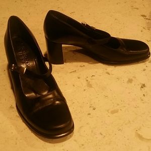 Black maryjane heels